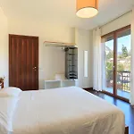 - Charming Flat With Garden Lägenhet *