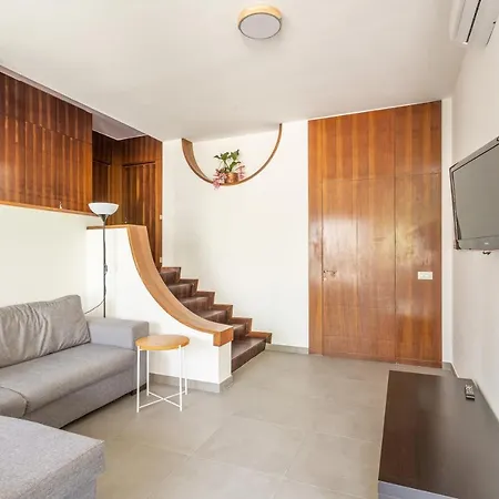 - Charming Flat With Garden *