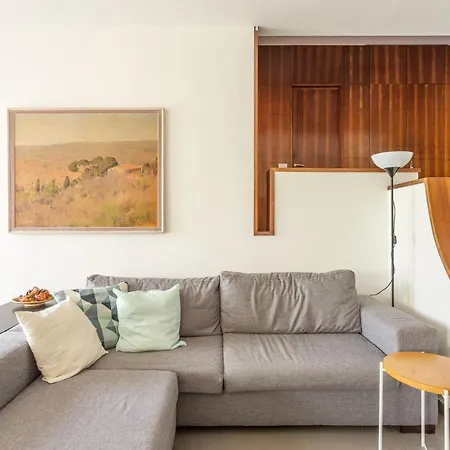 - Charming Flat With Garden شقة