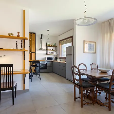 - Charming Flat With Garden Apartament
