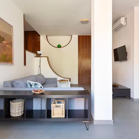 Apartament - Charming Flat With Garden *