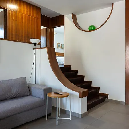 - Charming Flat With Garden 公寓 *