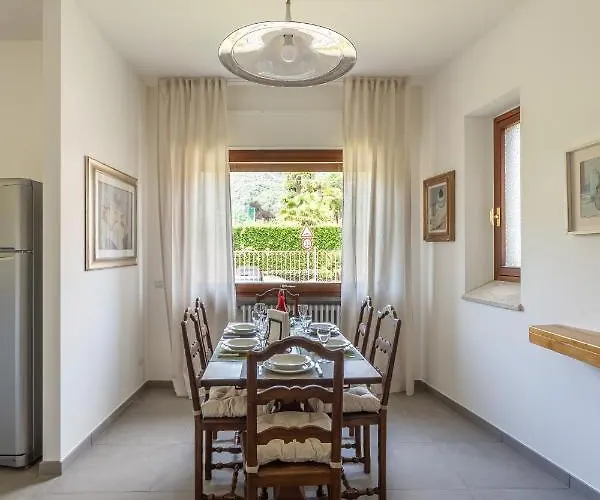 - Charming Flat With Garden Appartamento *